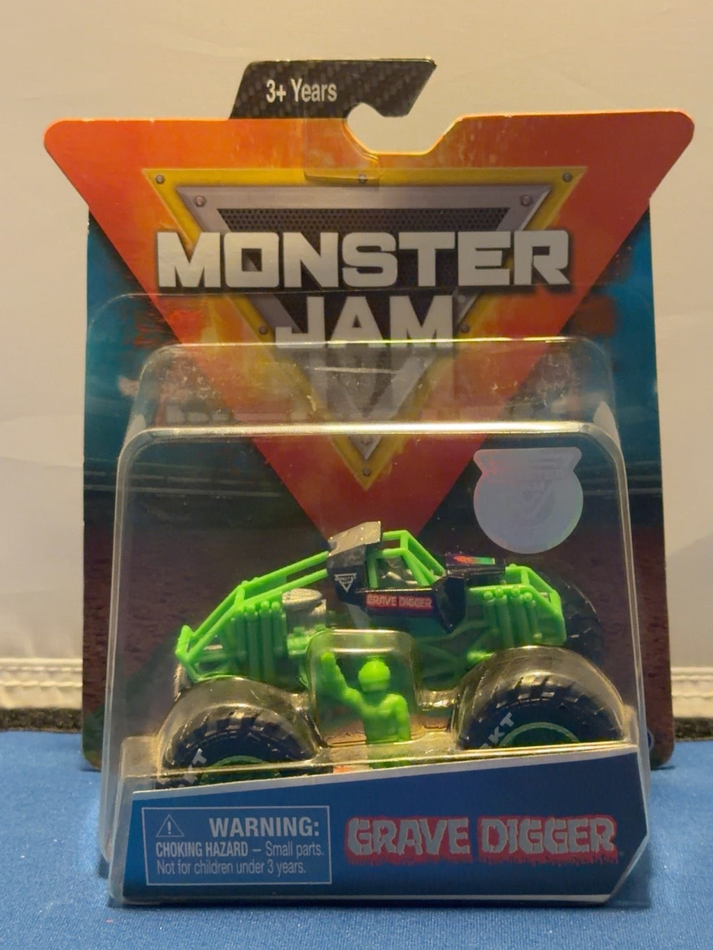 2019 Spin Master Monster Jam Grave Digger Training Trucks Chase with green figure, front