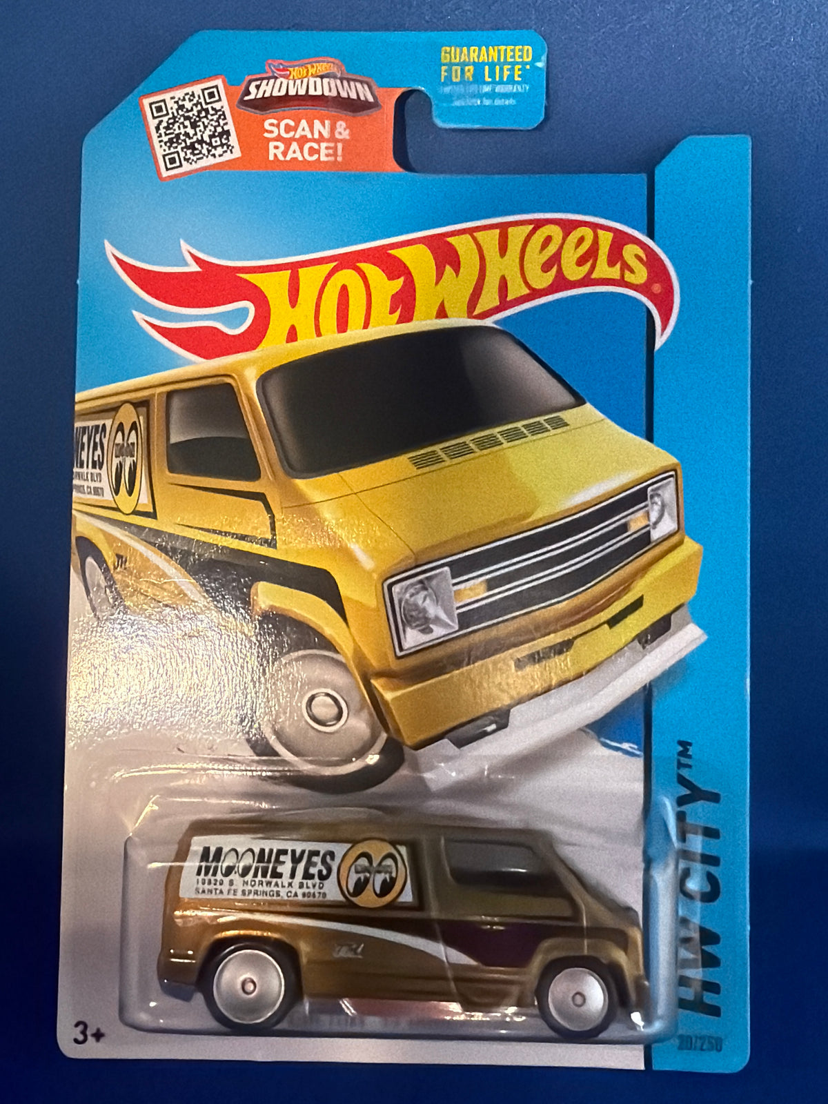 Hot Wheels HW City Custom ‘77 Dodge Van Super Treasure Hunt Mooneyes Gold HTF — front view