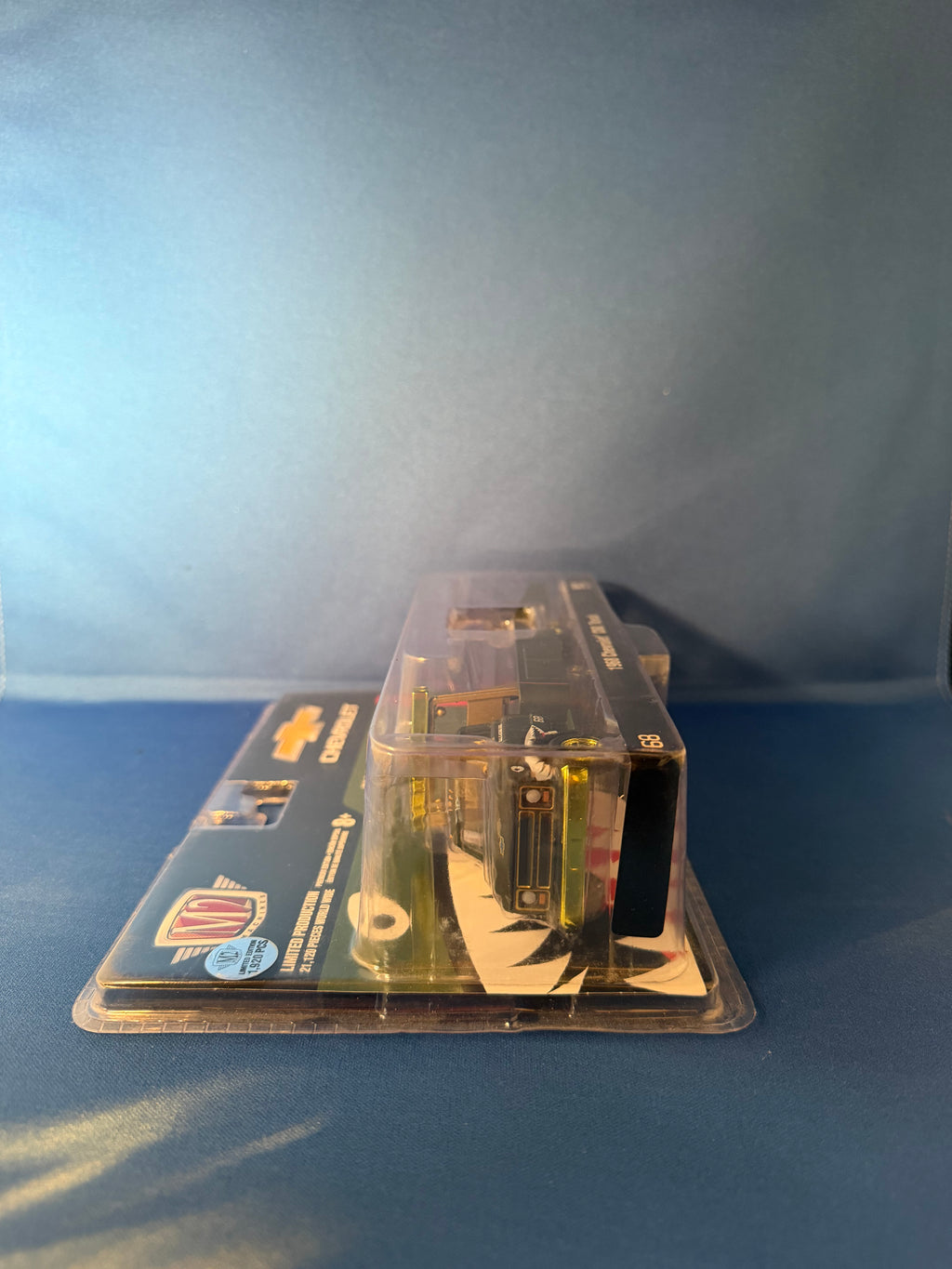 M2 Machines 1968 Chevy C60 MAJ G Action Line Chase 1:64 — additional view 3