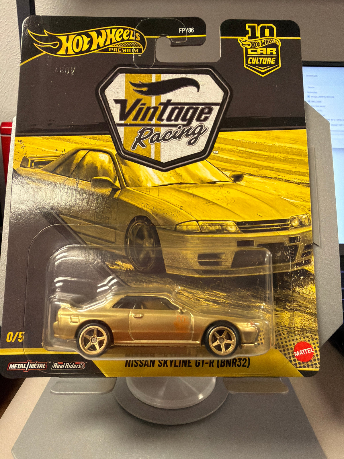 2026 Hot Wheels Premium Vintage Racing Nissan Skyline GT-R BNR32 GOLD CHASE 0/5 — front view
