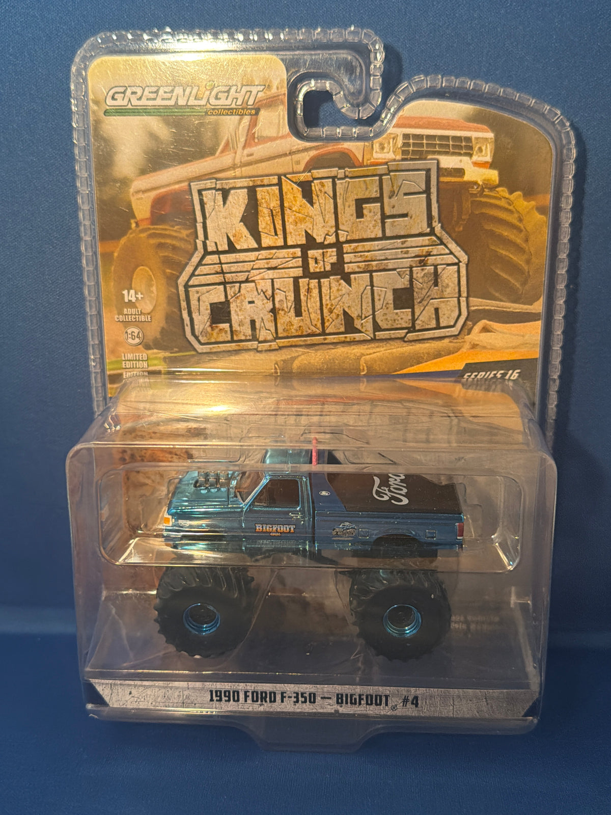 Greenlight King of Crunch '90 Ford F-350 Bigfoot  1:64 - Blue Chase! — front view