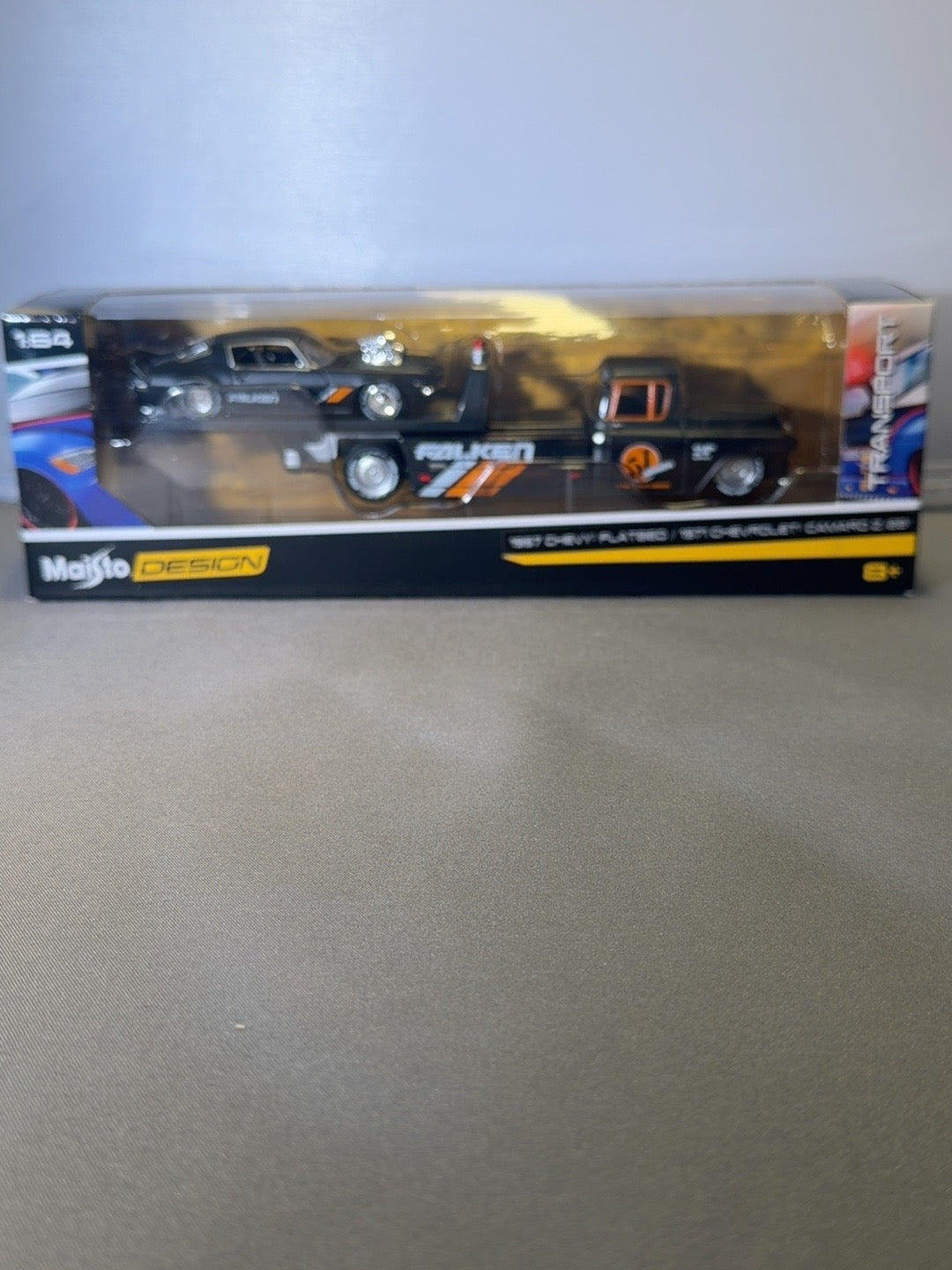 Maisto Design Elite Transport Falken 1957 Chevy Flatbed & 1971 Camaro Z/28 1:64 — original photo 1
