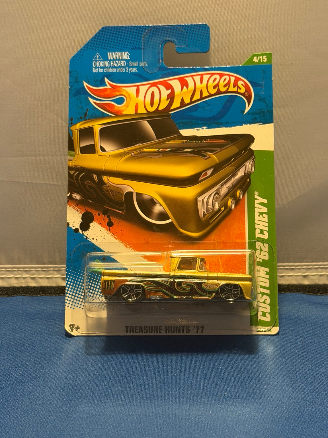 2011 Hot Wheels Custom ’62 Chevy regular Treasure Hunt T9724 gold card front