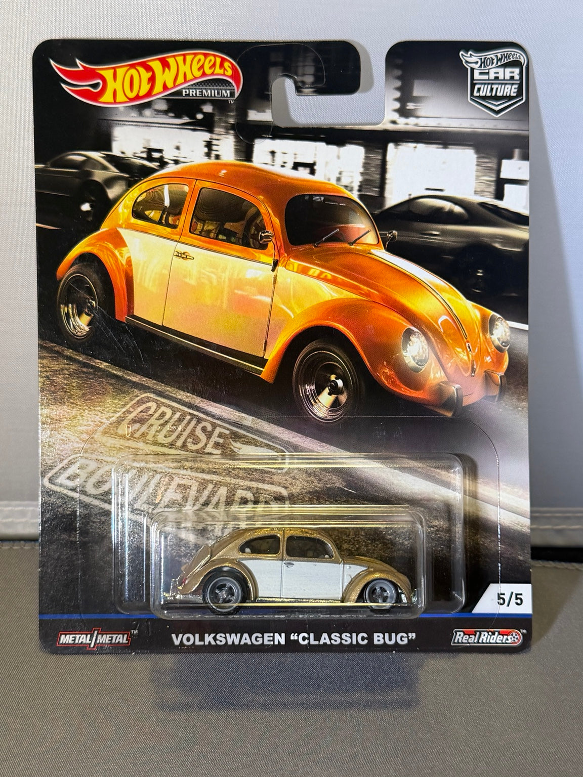 Hot Wheels Premium Cruise Boulevard Volkswagen Classic Bug 5/5 FYN80 — front of original packaging