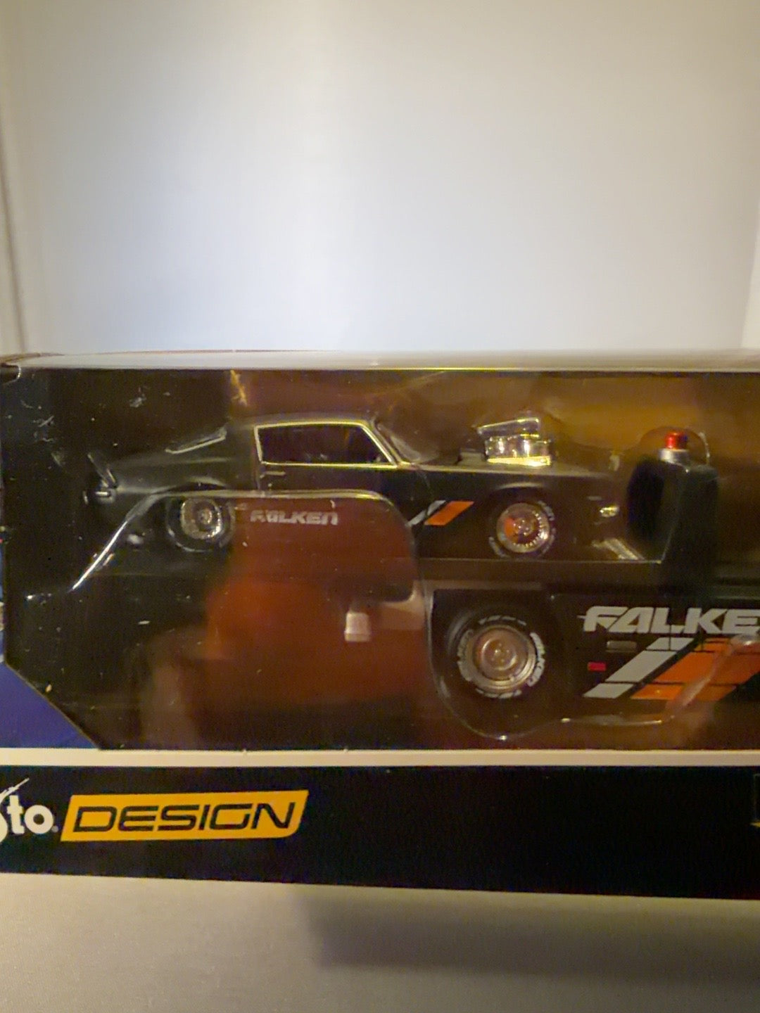 Maisto Design Elite Transport Falken 1957 Chevy Flatbed & 1971 Camaro Z/28 1:64 — original photo 3