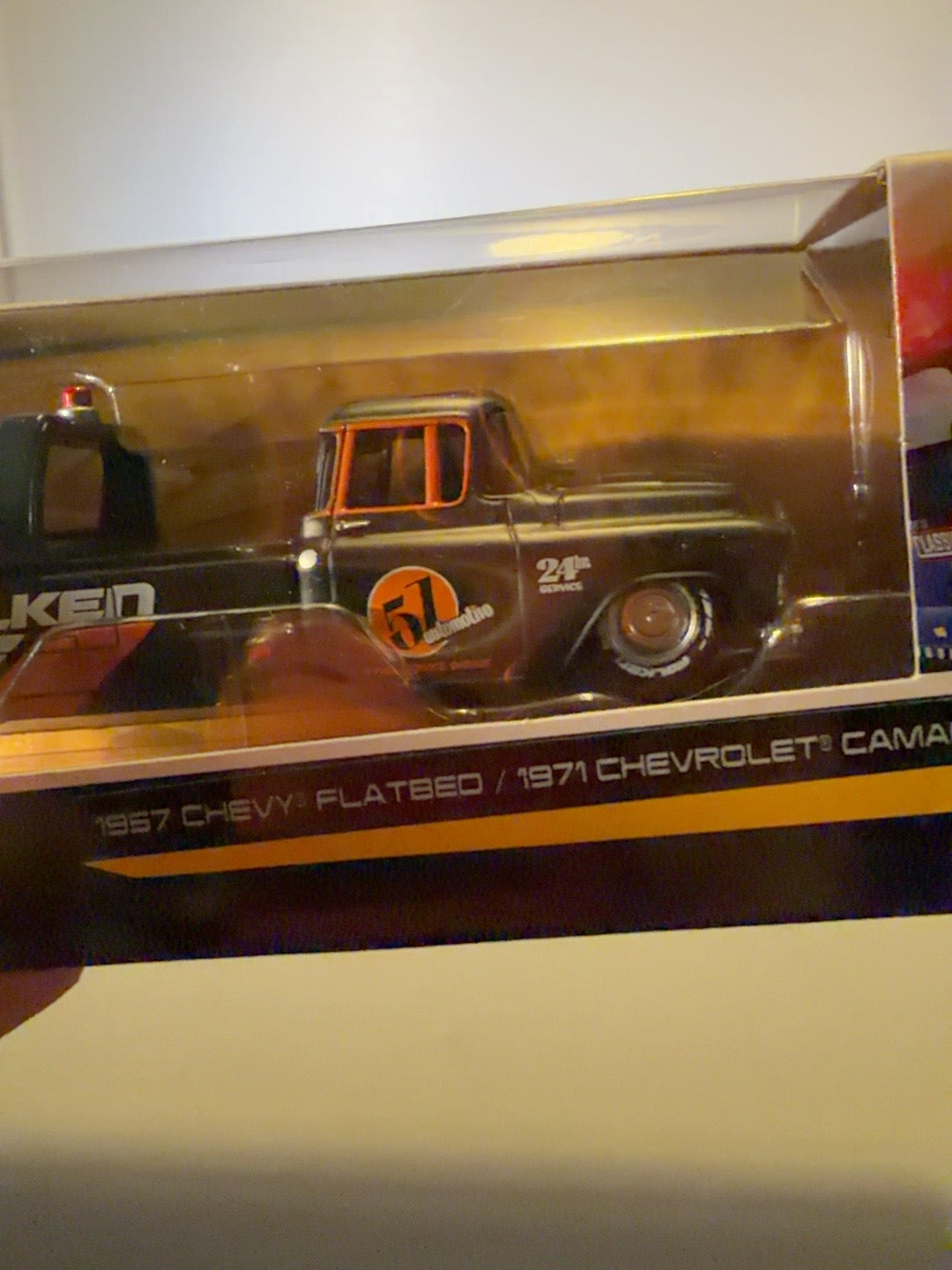 Maisto Design Elite Transport Falken 1957 Chevy Flatbed & 1971 Camaro Z/28 1:64 — original photo 4