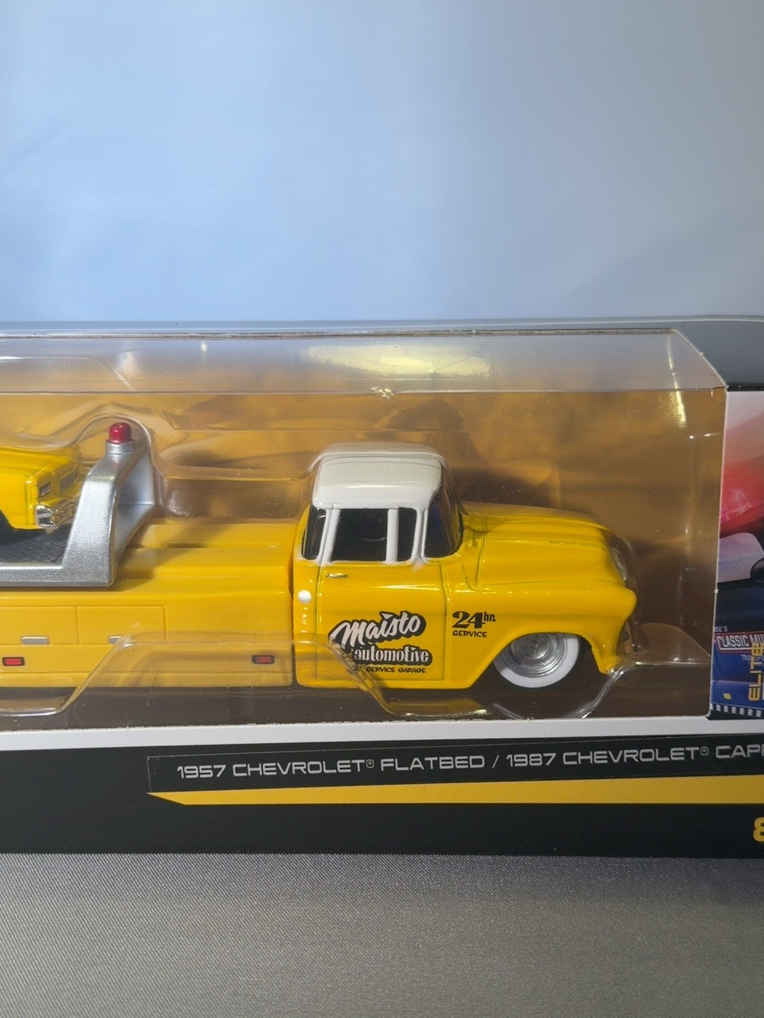 Maisto Elite Transport 1957 Chevy Flatbed & 1987 Caprice Yellow White 1:64 — original photo 3