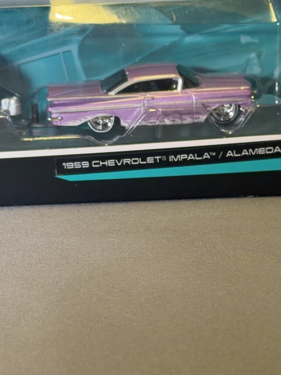 Maisto Design Tow & Go 1959 Chevy Impala & Alameda Trailer Purple 1:64 — original photo 2