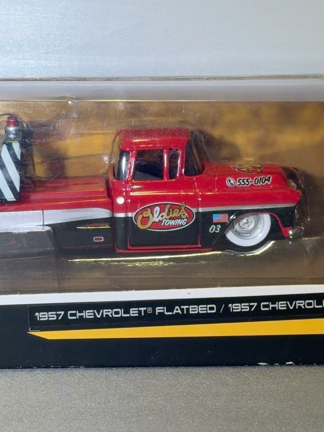 Maisto Elite Transport Oldies Towing 1957 Chevy Flatbed & Bel Air Red Black 1:64 — original photo 3