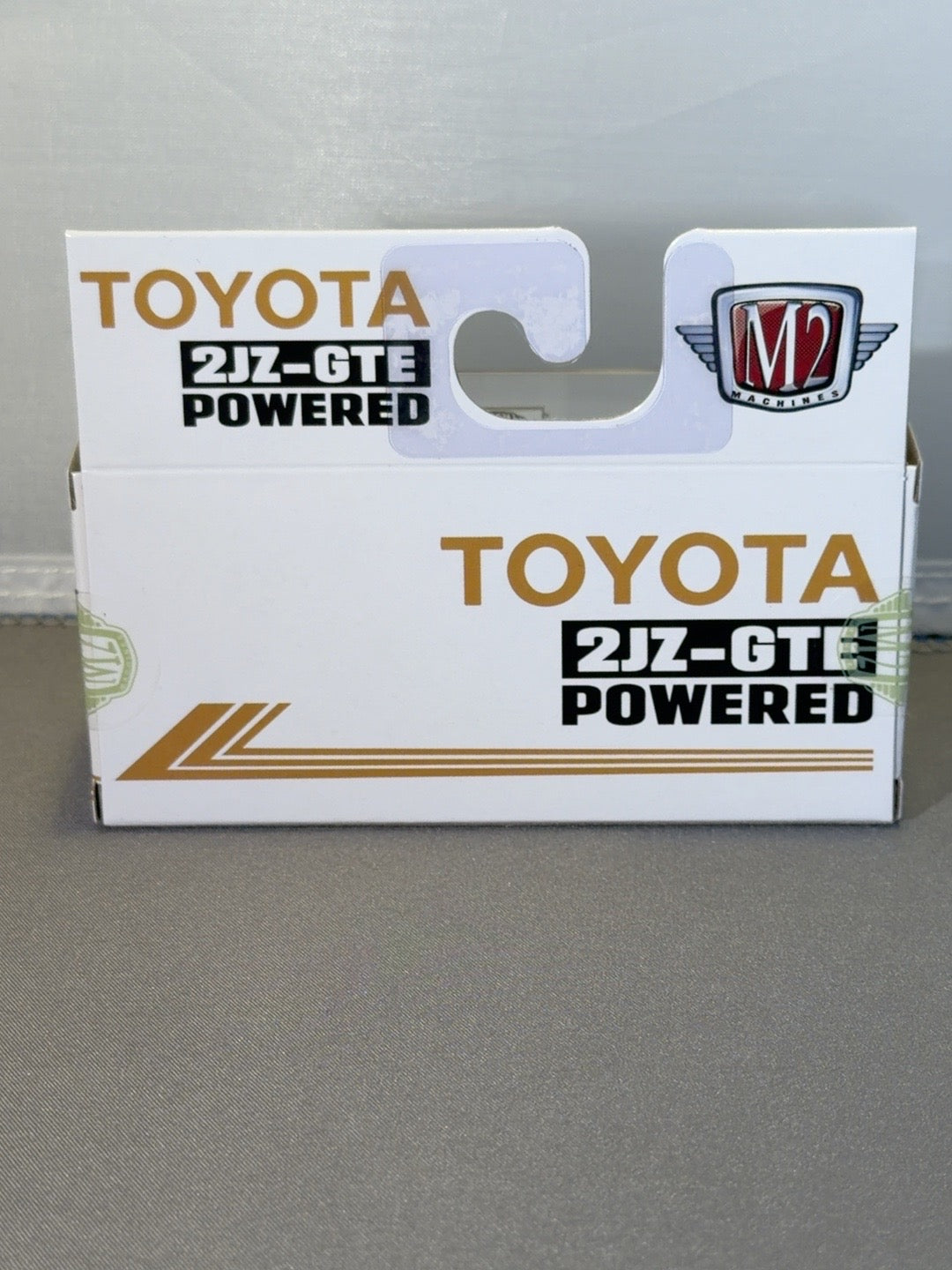 M2 Machines 1985 Toyota Truck 2JZ-GTE Powered White Gold R113 1:64 — original product photo 2
