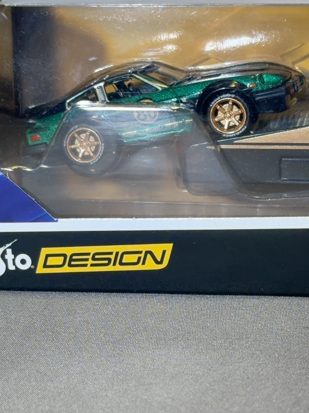 Maisto Elite Transport Ramp Truck & 1980 Datsun 280ZX S130 Green #80 1:64 — original photo 2