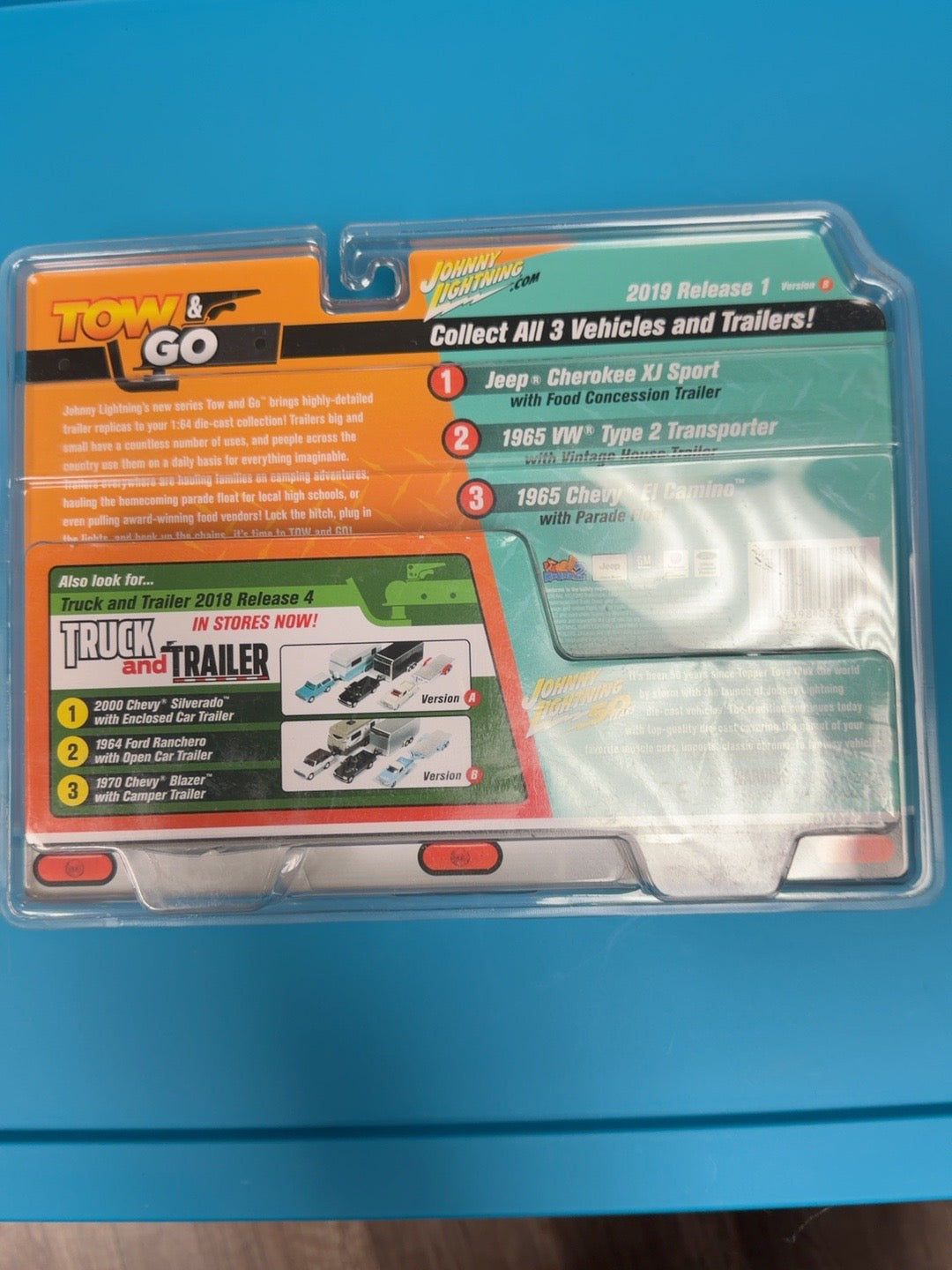 2019 Johnny Lightning Tow & Go Release 1 Version B White Lightning chase package back