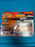 2019 Johnny Lightning Tow & Go 1998 Jeep Cherokee XJ Sport White Lightning chase with food concession trailer front