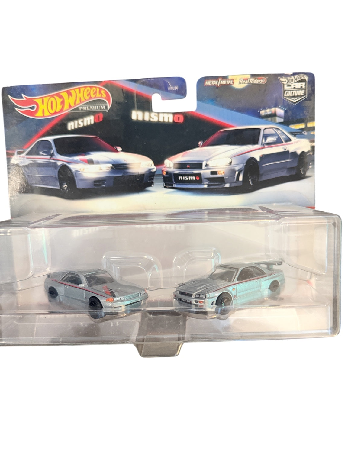 NISMO Skyline two-pack close-up