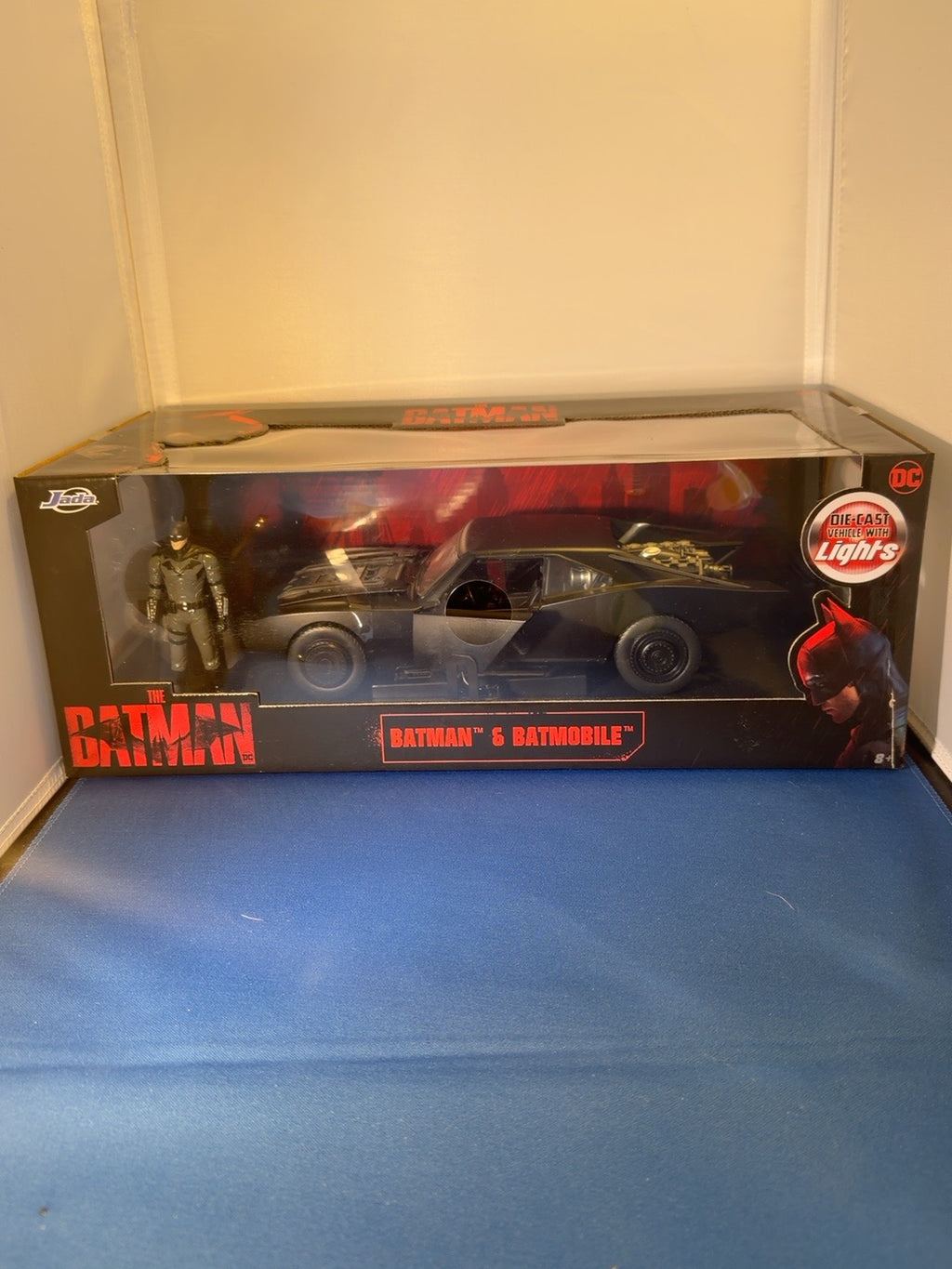 Jada The Batman 2022 Batmobile with Batman figure and lights 1:18 boxed