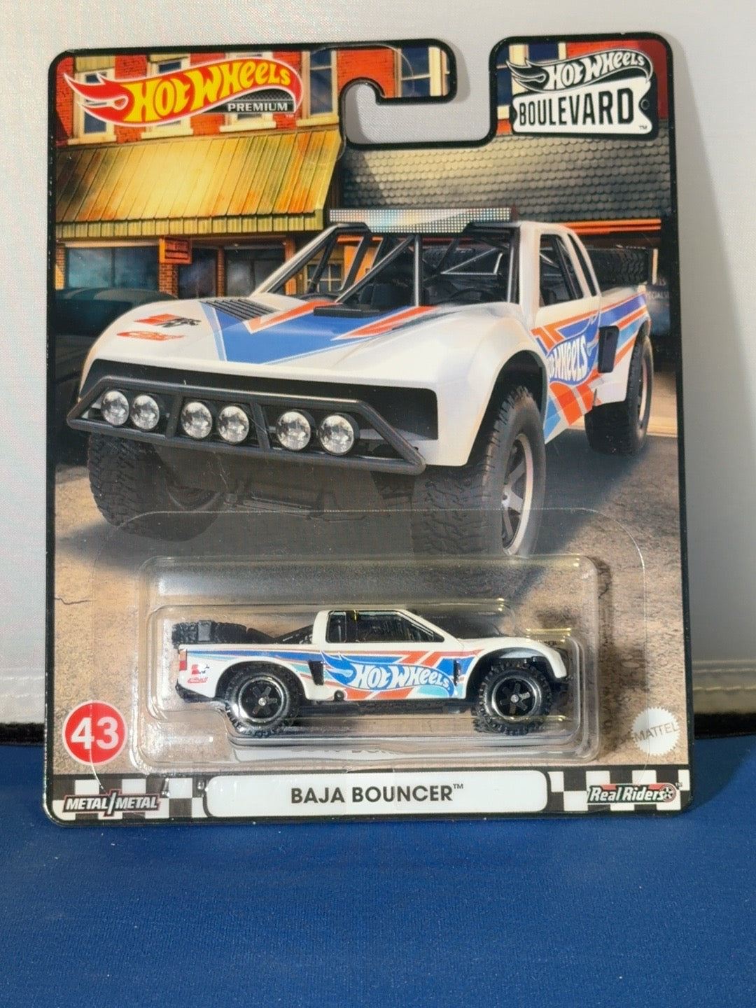 Hot Wheels Premium Boulevard 43 Baja Bouncer white blue orange front card