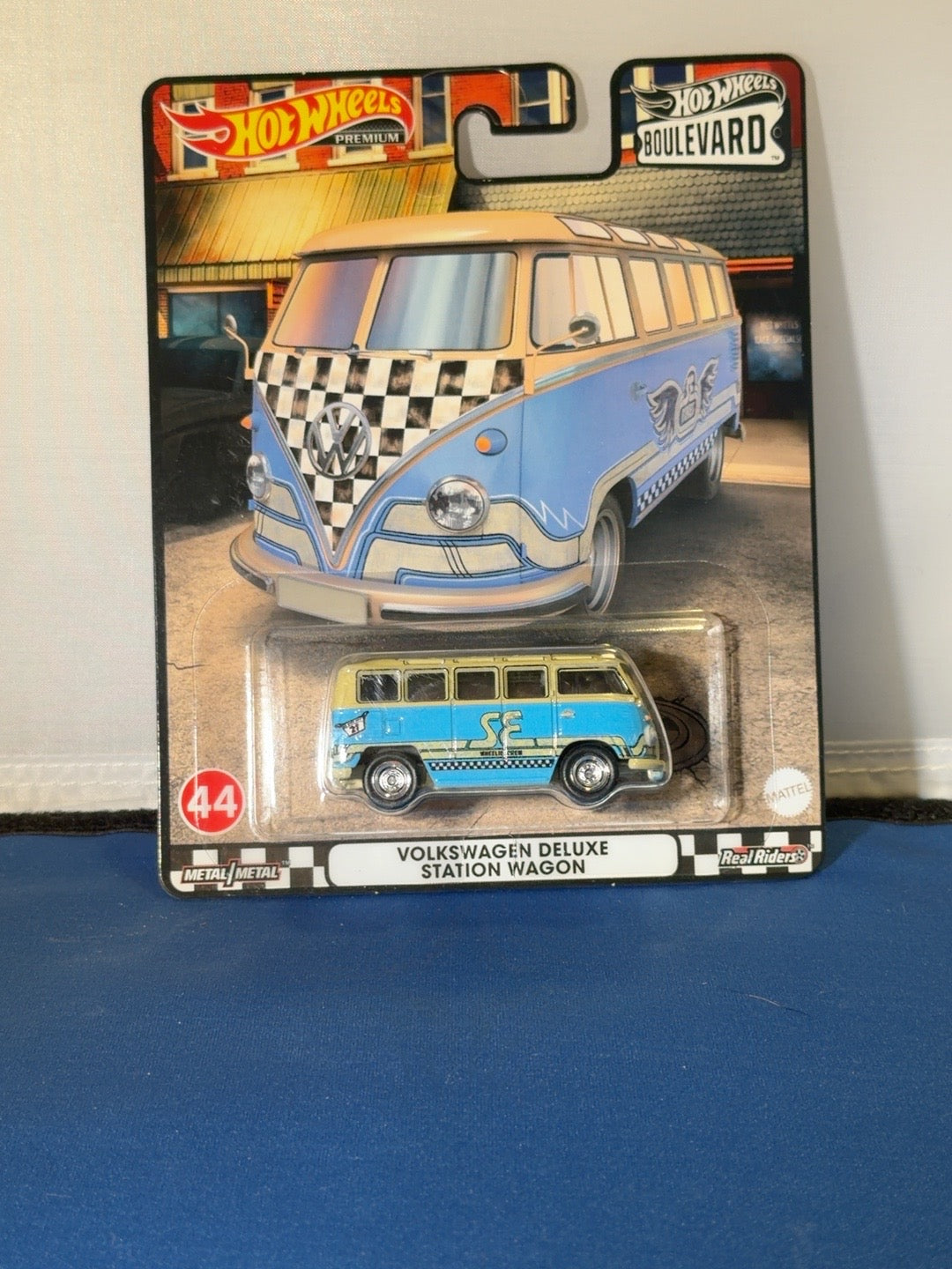 2022 Hot Wheels Boulevard 44 VW Deluxe Station Wagon front