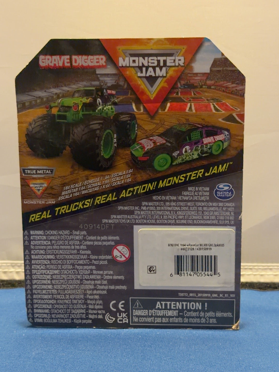 Monster Jam Grave Digger Series 5 truck and race car back
