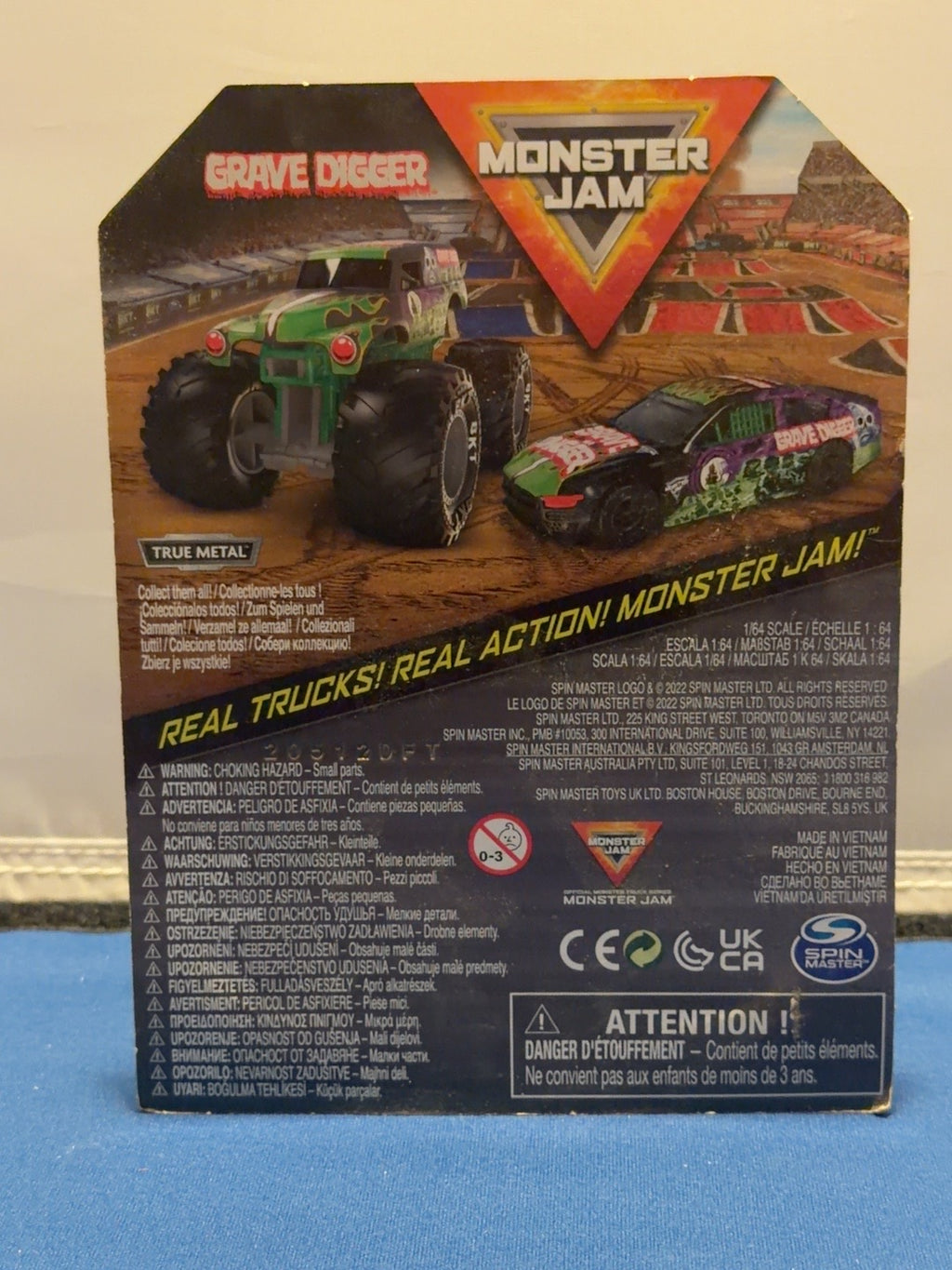Monster Jam Grave Digger truck and race car Walmart Series 1 back