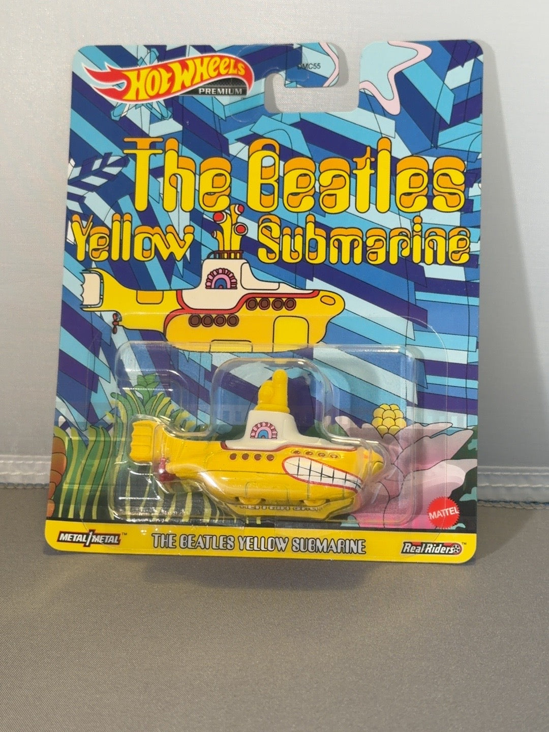 Hot Wheels Beatles Yellow Submarine HDT50 front