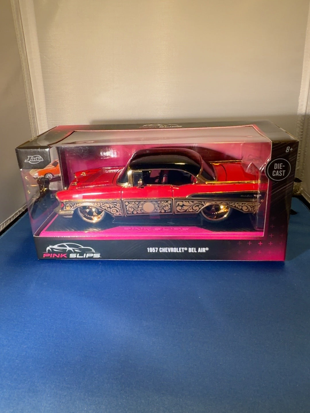 Jada Pink Slips 1957 Chevrolet Bel Air Chase 1:24 Red Gold Lowrider — listing photo 1