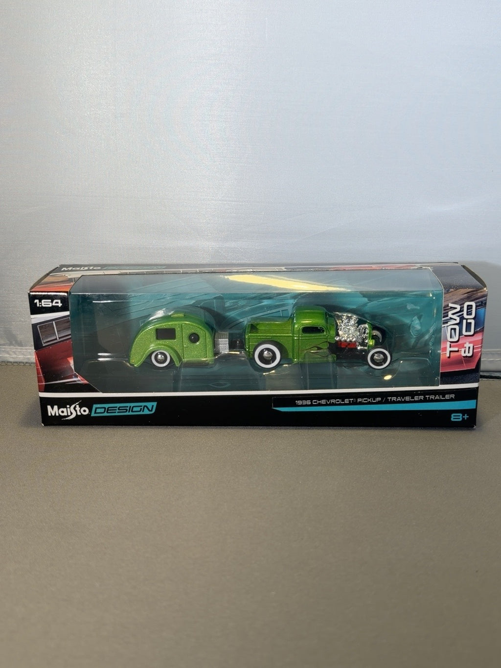 Original front photo Maisto 1936 Chevrolet Pickup and Traveler Trailer green